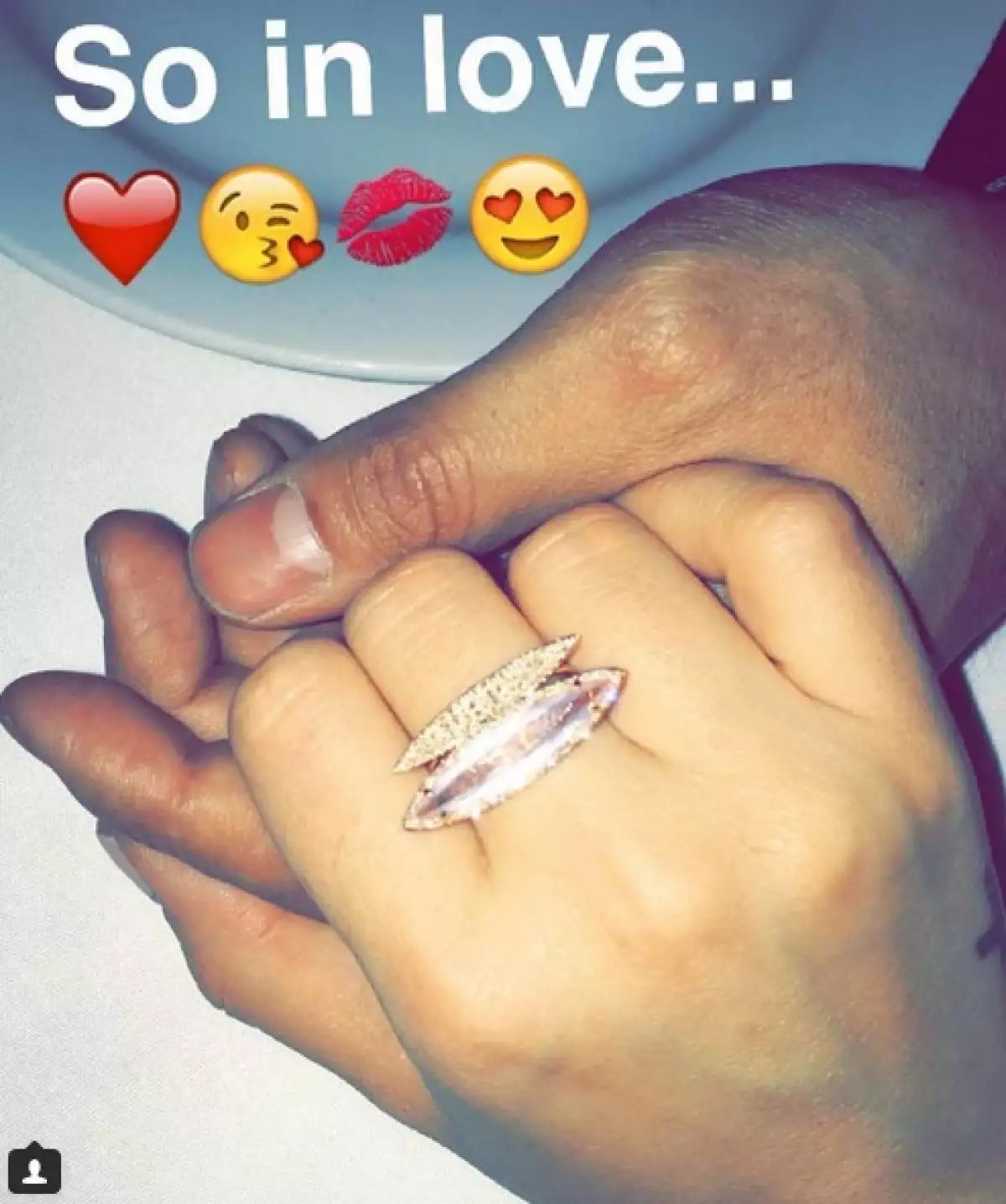 ¿Campanas de boda pronto? Al parecer sí, pues este fue el regalo que Wilmer le dio a Demi por San Valentín.