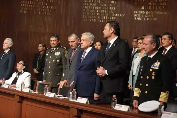 Amlo-piña.jpeg