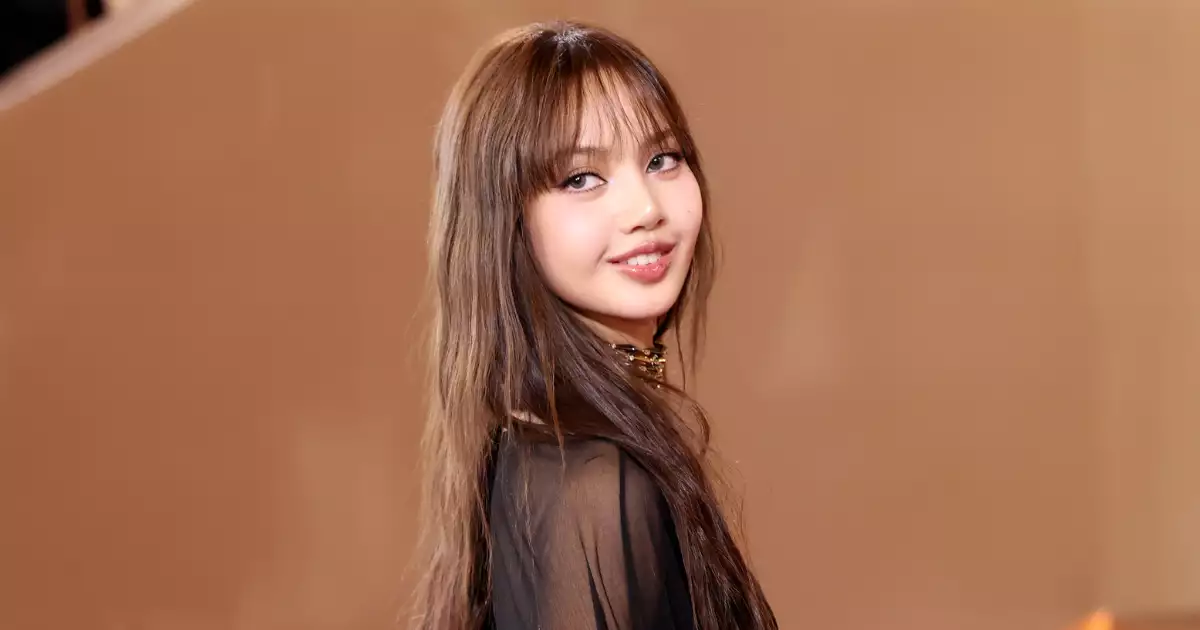 Lisa-BLACKPINK