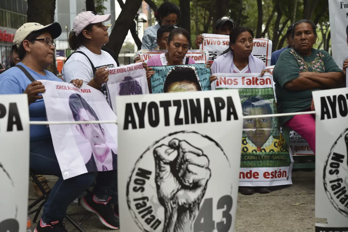 Familiares de los jóvenes, desaparecidos desde hace 19 meses, exigen que se haga justicia en el caso.