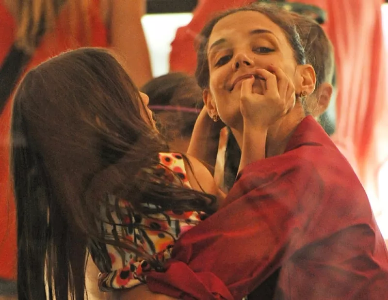 El martes por la noche la actriz y Suri visitaron una tienda de helados en el barrio de East Village,  Nueva York; el mismo día en que Tom Cruise celebró sus 50 años.