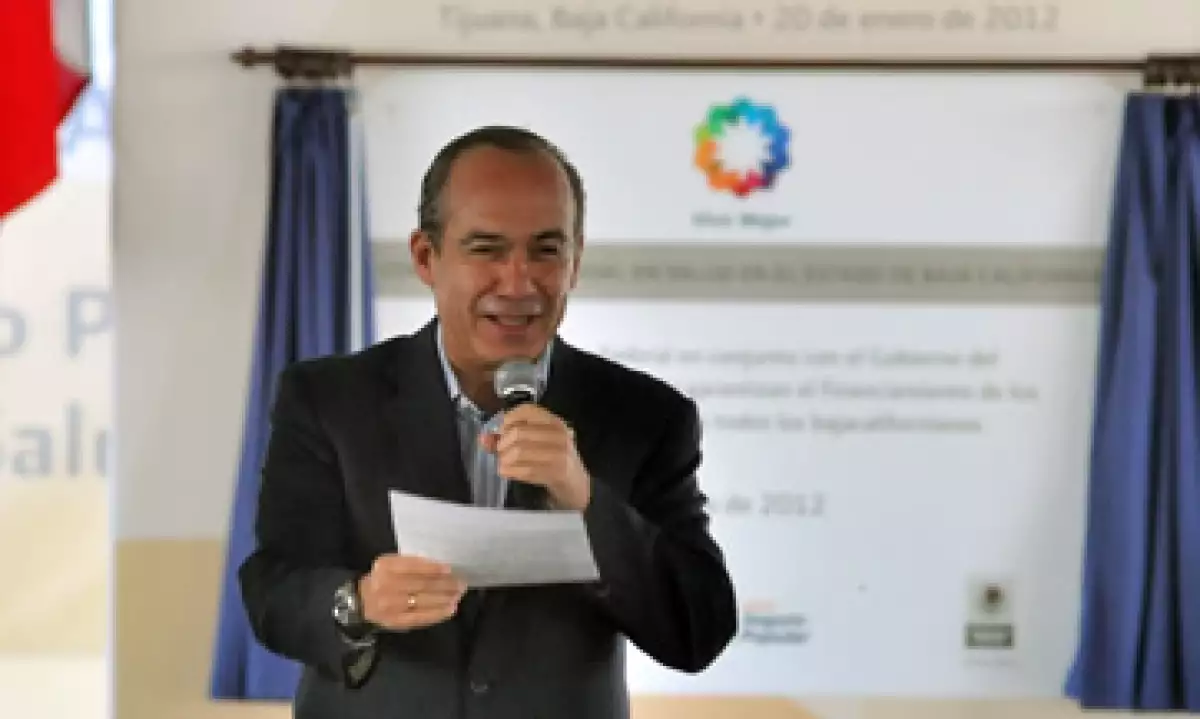 El presidente Calderón inauguró una parte de la modernización de la carretera La Paz-Todos Santos-Los Cabos.  (Foto: Notimex)