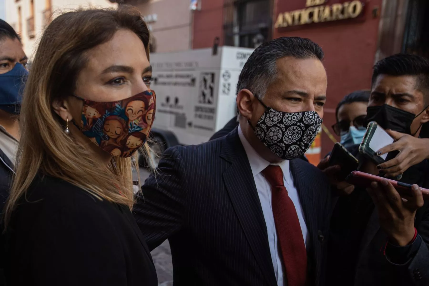 Santiago Nieto y Carla Humphrey, en la mira de la FGR