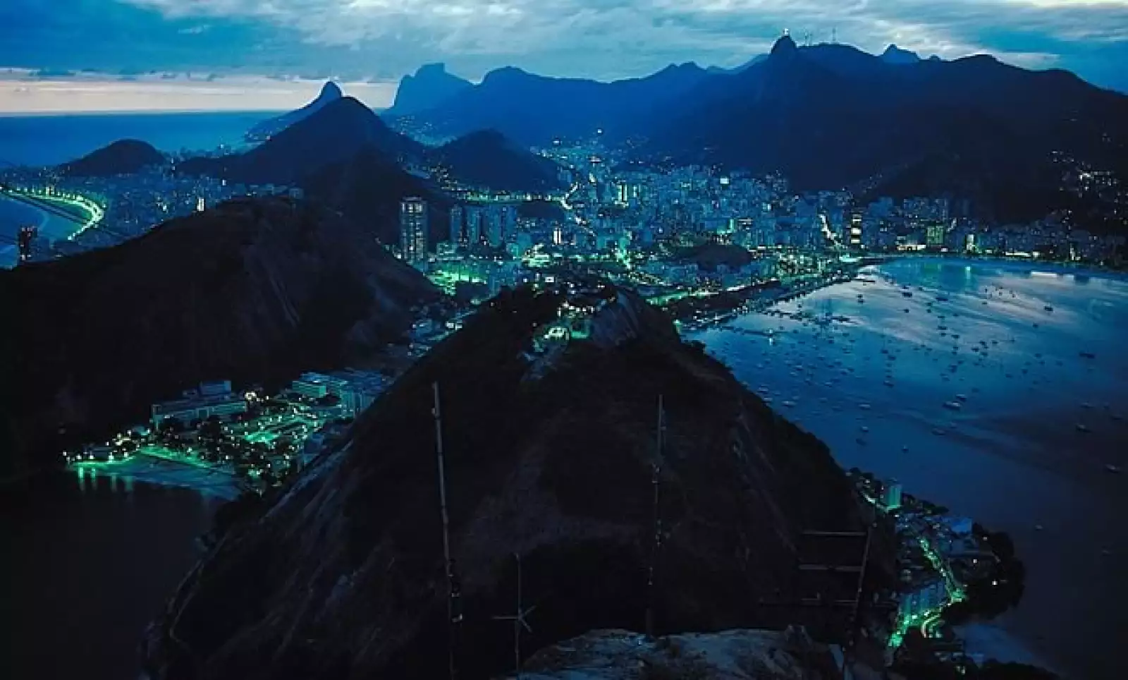 Río organizará los Juegos Olímpicos de 2016, convirtiéndose así en la primera ciudad sudamericana en recibir tal honor.