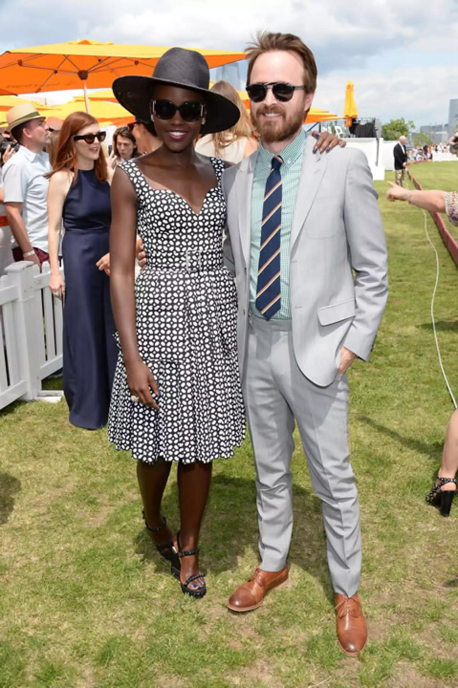 Lupita Nyong´o y el actor Aaron Paul.
