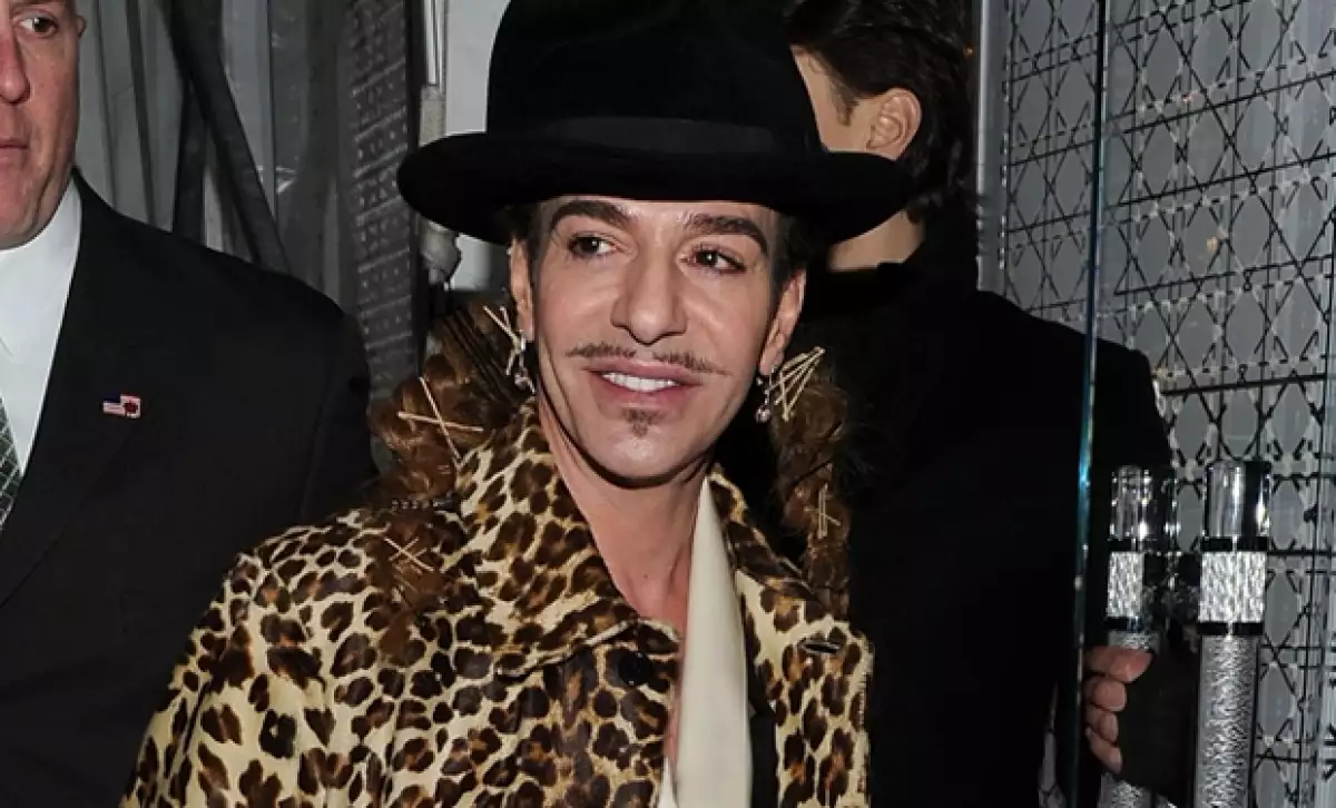 El diseñador fue despedido como director creativo de la firma Christian Dior, luego de hacer declaraciones antisemitas.