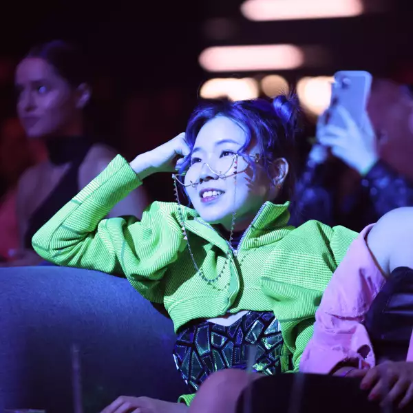 Sujin Kim, Chingu Amiga