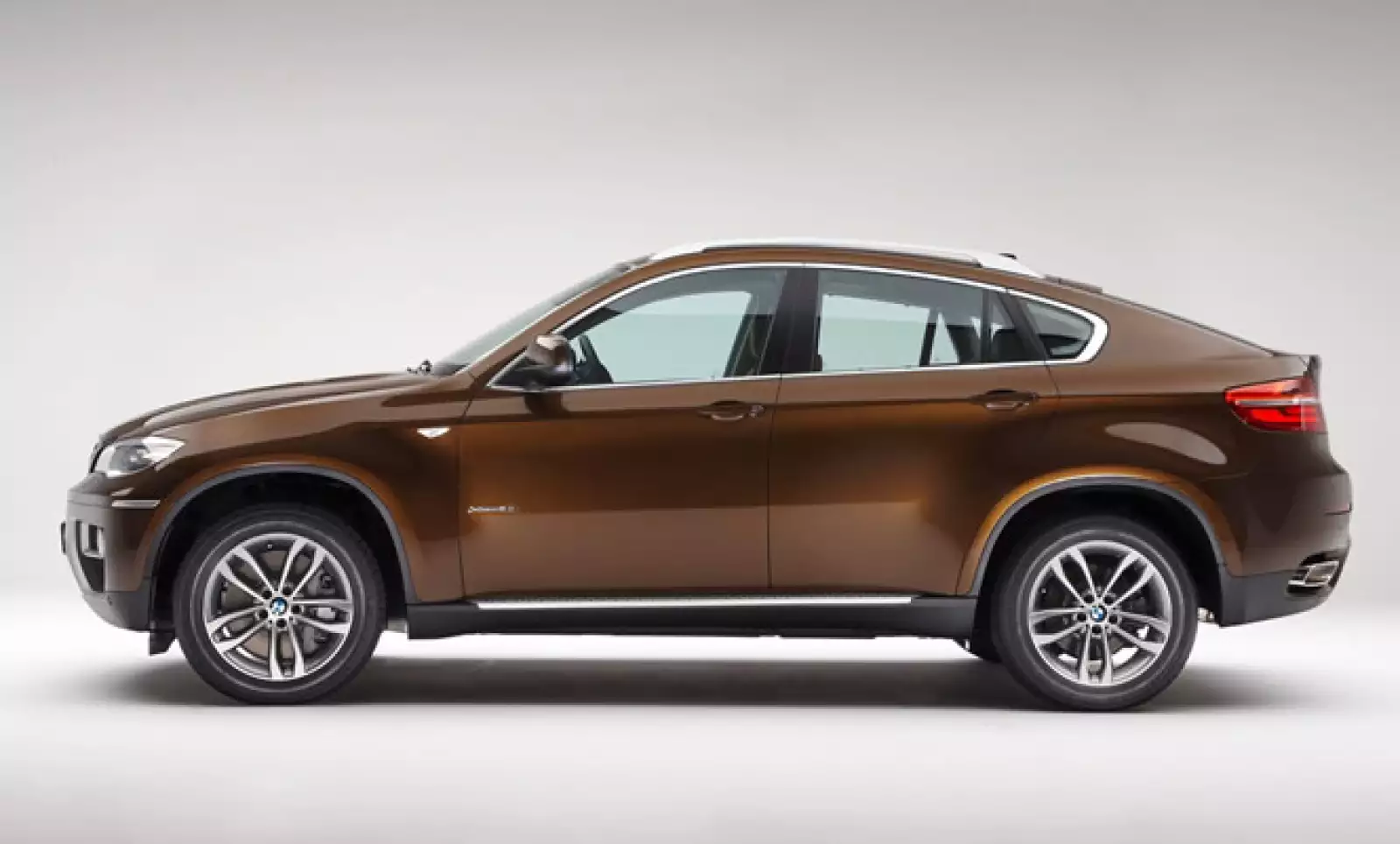 Si bien la motorización continúa igual a su anterior versión, presenta una estética moderna y más dinámica, y un nivel de equipamiento mayor.