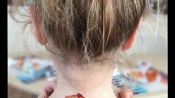 Como es sabido la cantante siempre pasa tiempo de calidad con sus pequeños, por lo que en esta ocasión incluso dejó que su hijo incursionara en el mundo de los tatuajes.