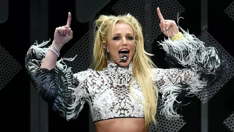 Britney Spears ingresa voluntariamente a rehabilitación
