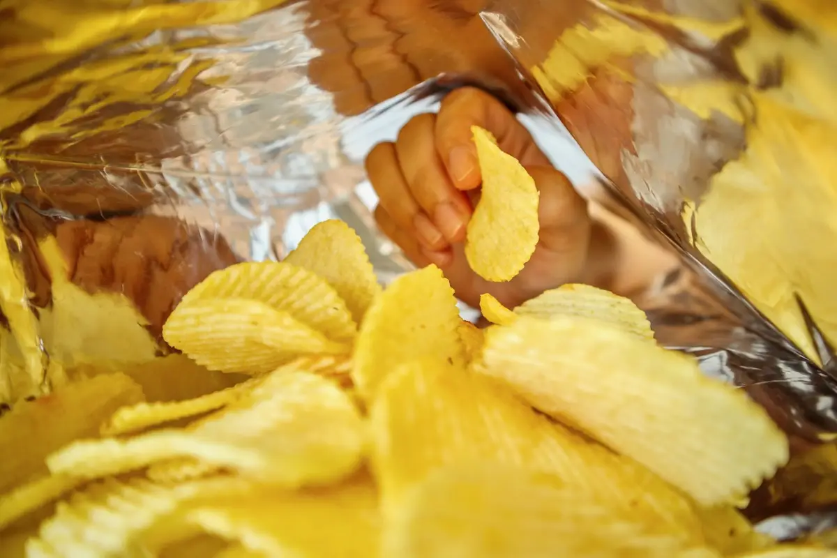 El país ha implementado medidas como la prohibición de la venta de comida chatarra y bebidas azucaradas en las escuelas. (iStock).