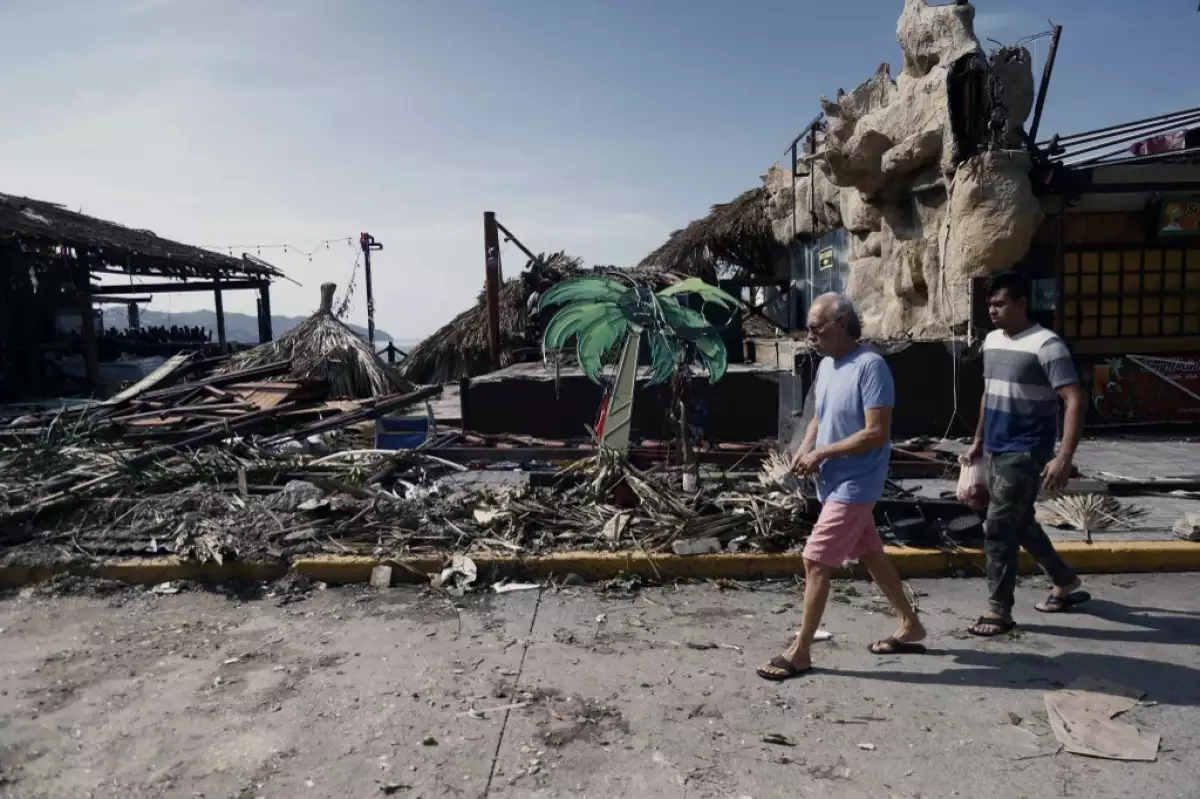 malecon-acapulco-destruido