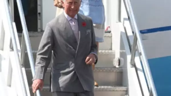 Sus altezas reales fueron recibidos por el secretario de relaciones exteriores José Antonio Meade en el hangar presidencial. Se espera que se reúnan con Enrique Peña Nieto.