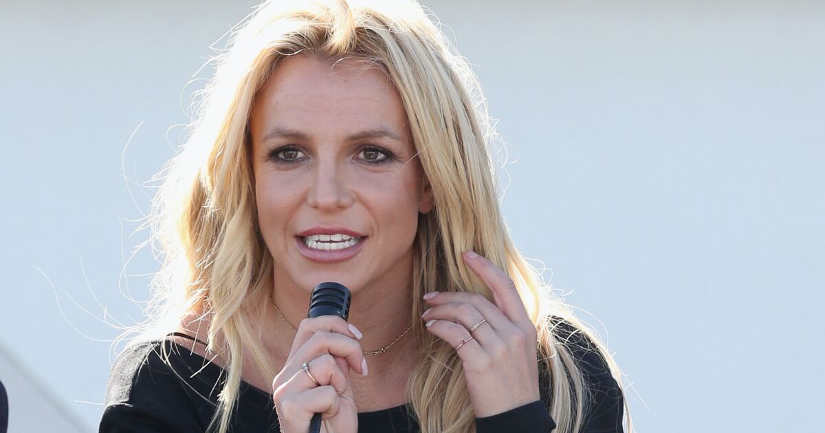 Britney refuses to pay legal fees to her mother Britney refuses to pay legal fees to her mother
