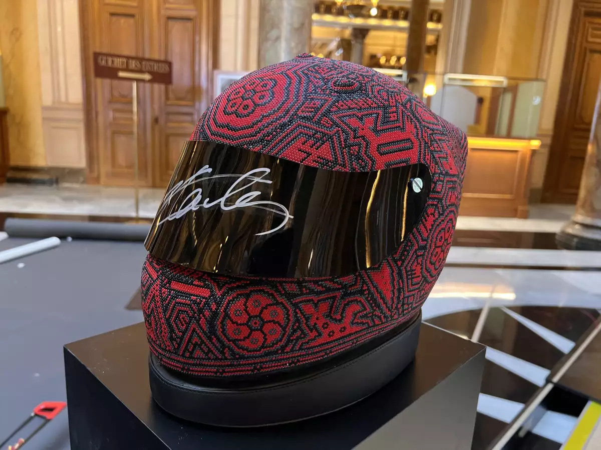 Menchaca Studio presentó diferentes piezas del arte huichol en Mónaco y Milán