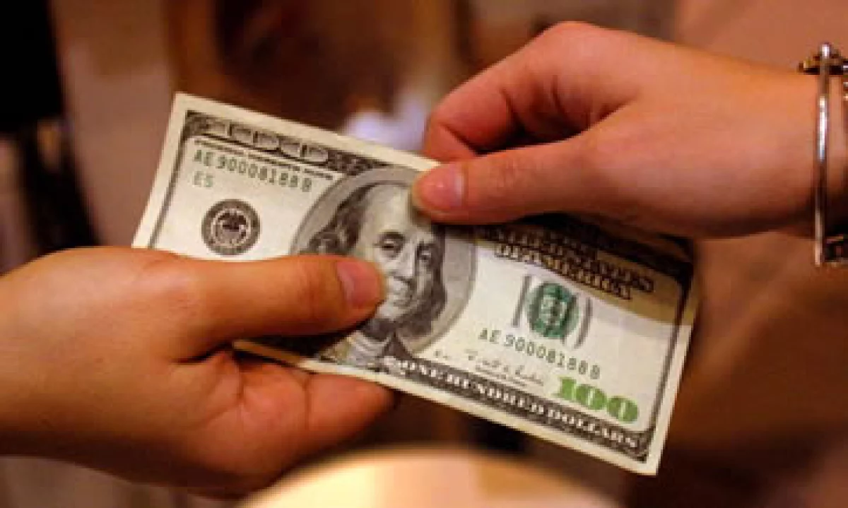 La divisa estadounidense se compra en un mínimo de 12.58 pesos. (Foto: Getty Images)