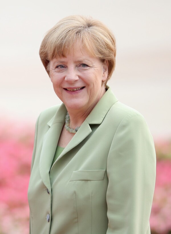 Angela Merkel, canciller alemana, es la mujer más poderosa por décimo año consecutivo. Logró un tercer mandato de cuatro años de la economía más vibrante de Europa y luchó contra una recesión nacional durante la crisis económica global.
