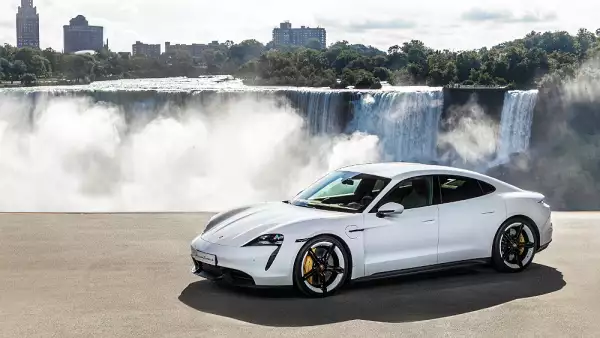 Porsche Taycan catarata.jpg