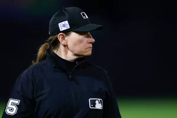 jen powel arbitra mlb beisbol