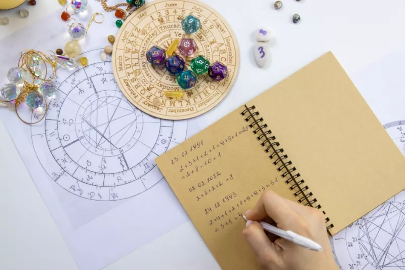 Cierres, despedidas y el final de una etapa: Qué esperar este 2025 según la numerología