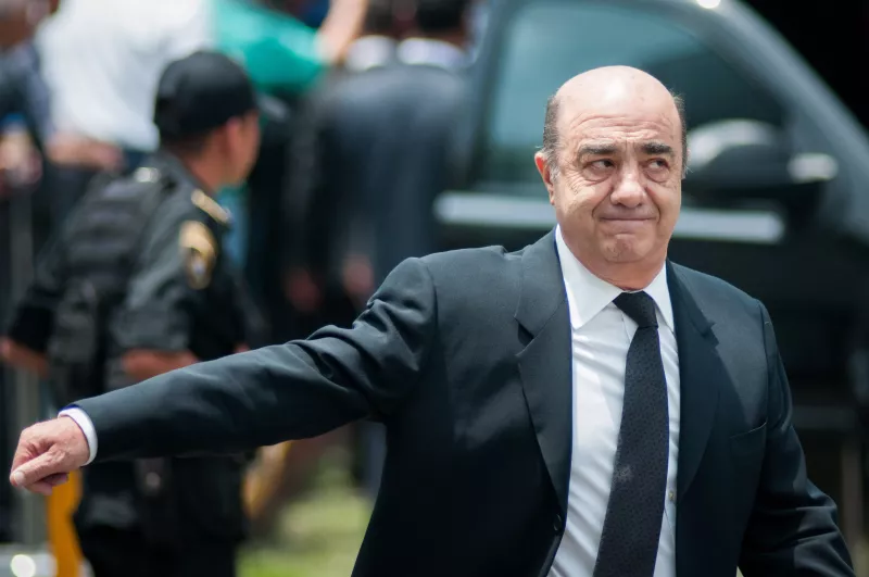 MÉXICO, D.F., 23MAYO2015.- Jesús Murillo Karam, secretario de Desarrollo Urbano y Territorial, asistió a la funeraria del ISSSTE sobre avenida San Fernando para dar el pésame a la familia del político Sebastian Lerdo de Tejada, quien fuera director del Instituto de Seguridad y Servicios Sociales de los Trabajadores del Estado (ISSSTE) y falleciera anoche por un infarto fulminante.
FOTO: DIEGO SIMÓN SÁNCHEZ /CUARTOSCURO.COM