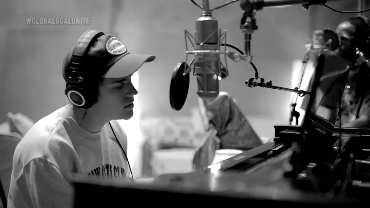 Justin-Bieber-componiendo-musica