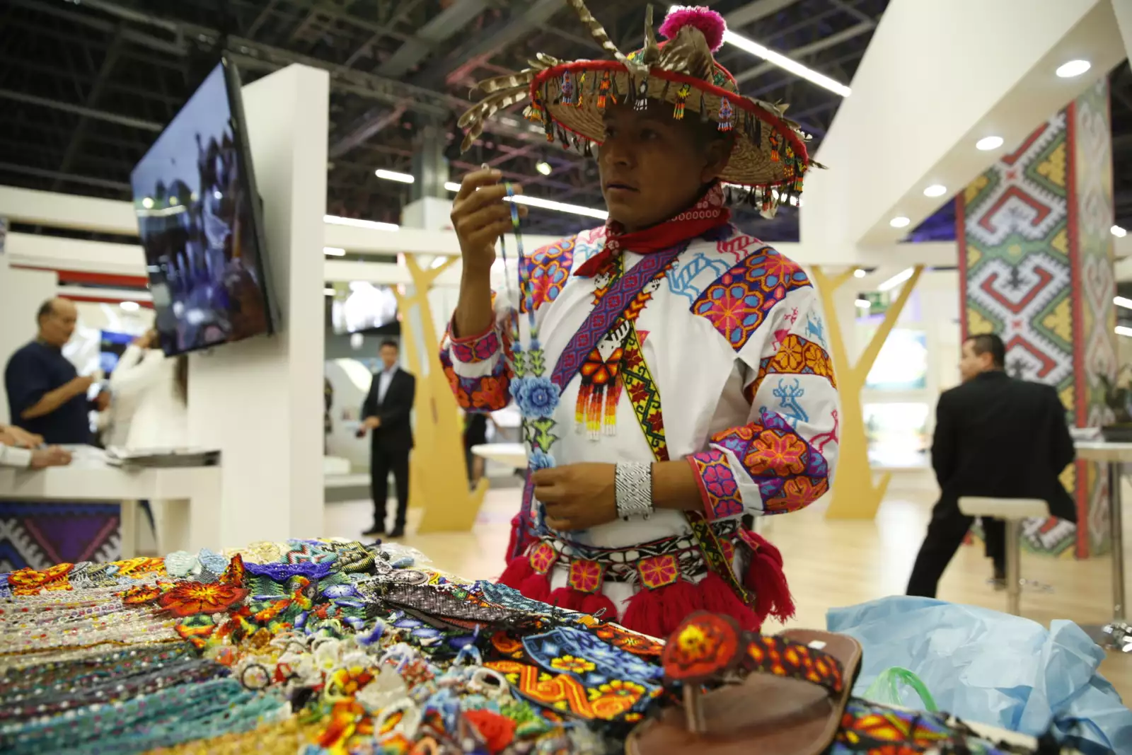 Durante la inauguración del evento, el presidente Enrique Peña Nieto dijo que el sector turístico contribuye al desarrollo económico del país y genera cerca de 9 millones de empleos directos e indirectos.
