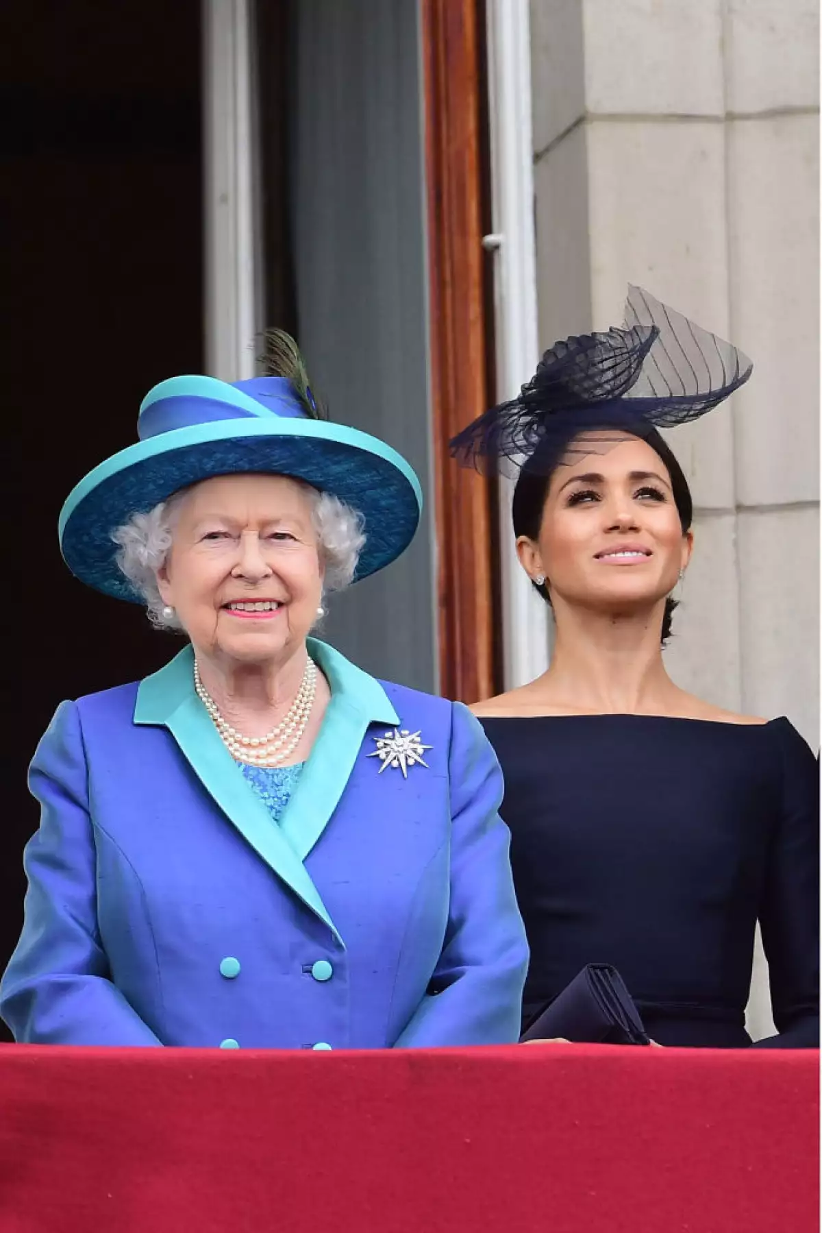 Reina Isabel II y Meghan Markle