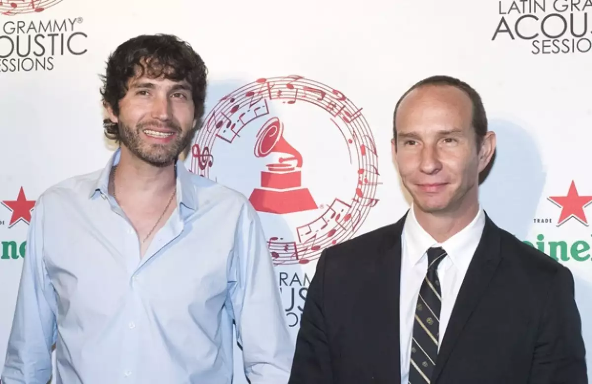 Los ex Timbriche Benny Ibarra y Erick Rubín posaron juntos para las cámaras.