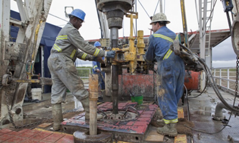 Pemex busca elevar la producción de barriles por día a alrededor de 3 millones.(Foto: Reuters)
