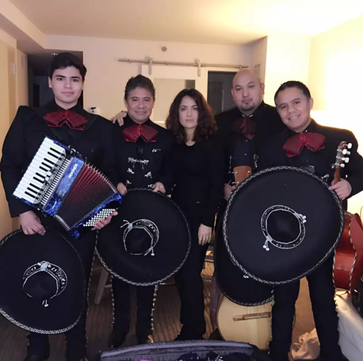 Henri Pinault envió una serenata con mariachi a Salma.