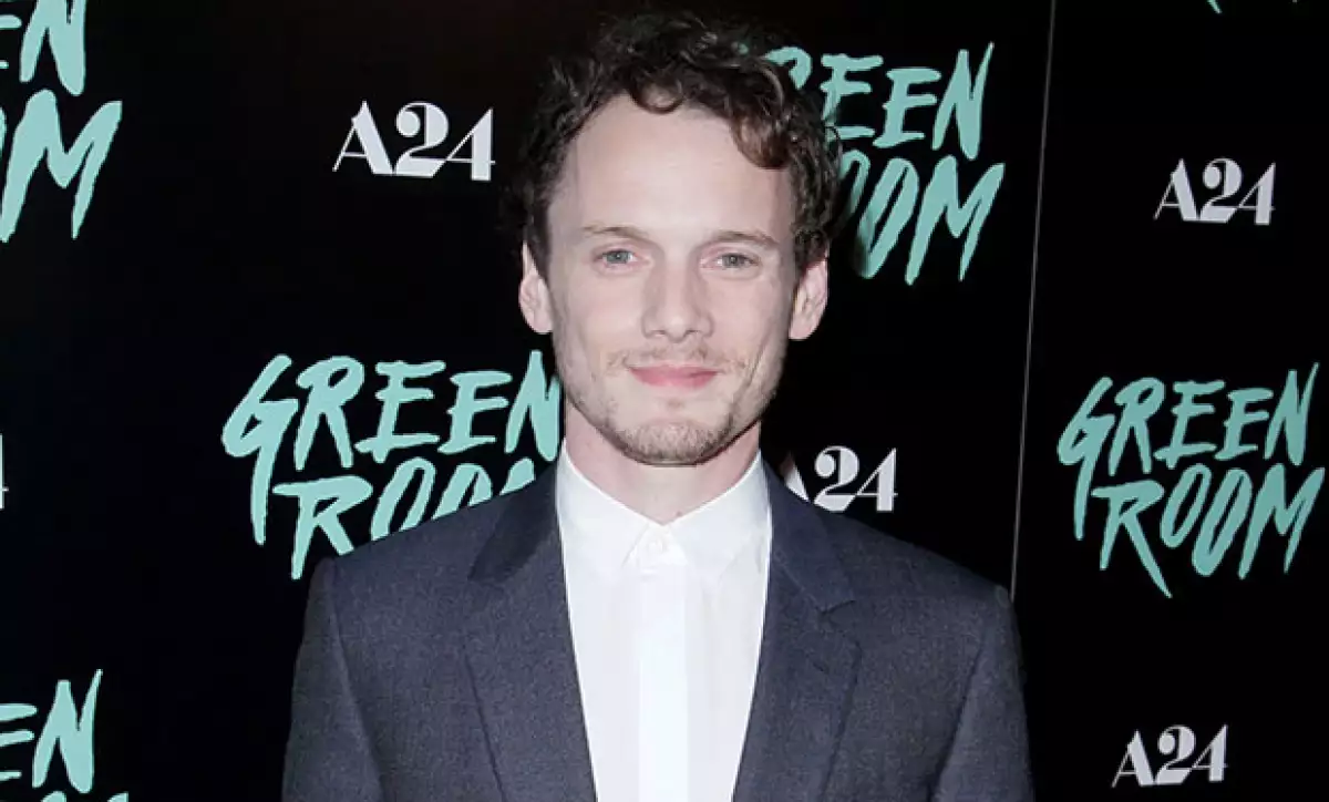 Anton Yelchin, quien apareció en la famosa película de ciencia ficción, fue encontrado muerto en su casa, atrapado entre su coche y un buzón de ladrillo.