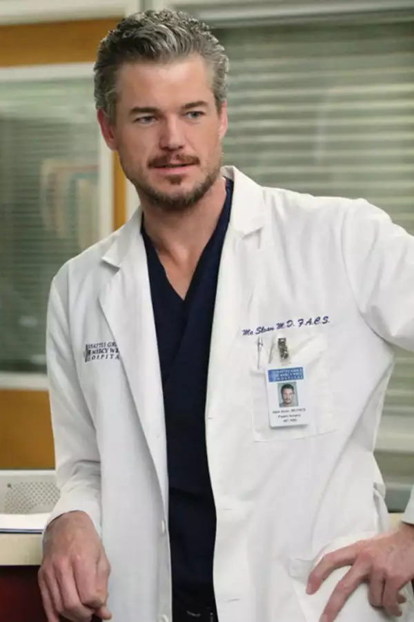 Dos doctores no son suficientes, por eso Eric Dane y su atractivo maduro nos enamoraron como McSteamy en Greys Anatomy.