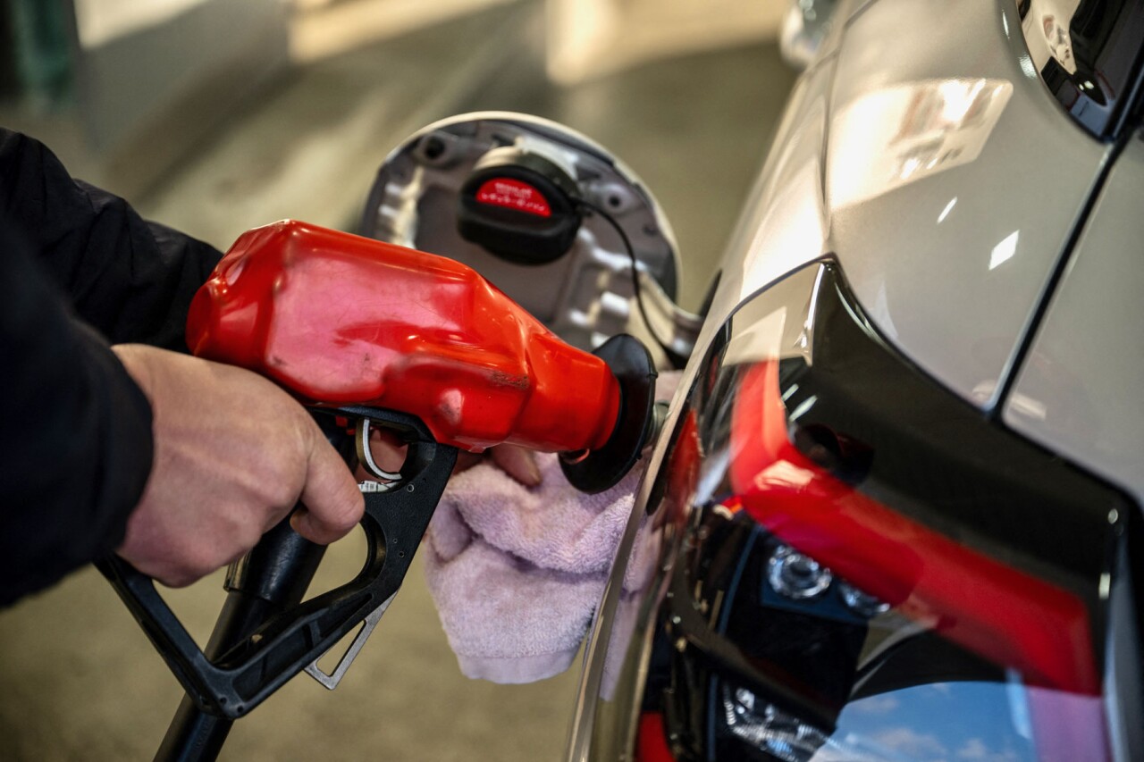 Hacienda quita subsidio a la gasolina Premium, mientras reduce los de la Magna y diésel