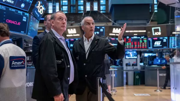 Los principales índices de Wall Street suben después de que datos de la economía estadounidense mostraron un ritmo de crecimiento sólido en el segundo trimestre del año.