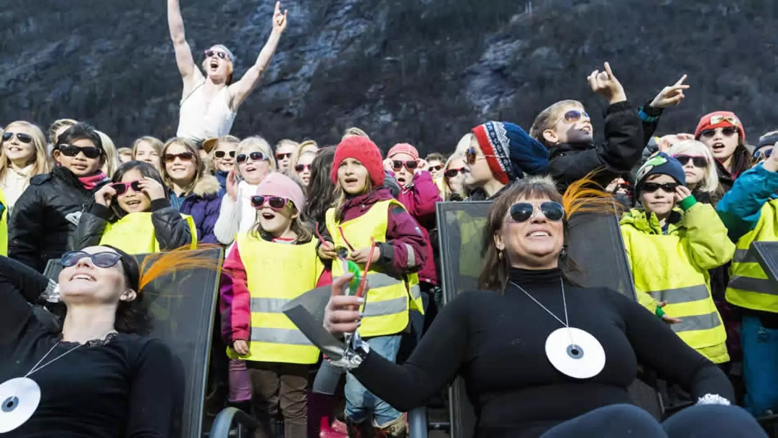 noruegas celebran ver la luz del sol