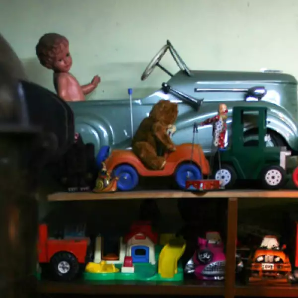 La colección de Roberto Shimizu se inició en 1955 cuando él tenía 10 años y rescataba los juguetes que le gustaban de la juguetería de su padre.