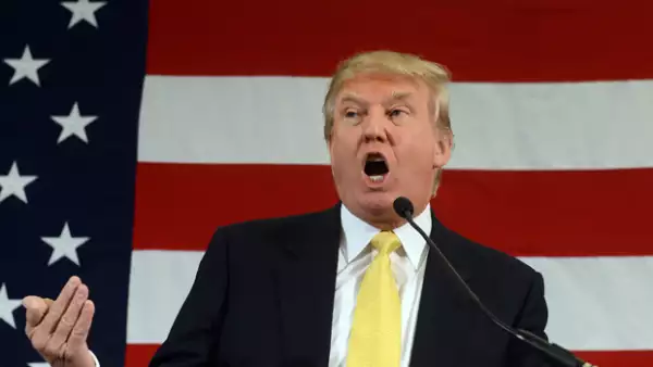 Donald Trump contra Jorge Ramos periodista de Univisión, además Jamie Clayton y Keanu Reeves ¿más que amigos? y un dramático acontecimiento en la honey moon de Jennifer Aniston y Justin Theroux.