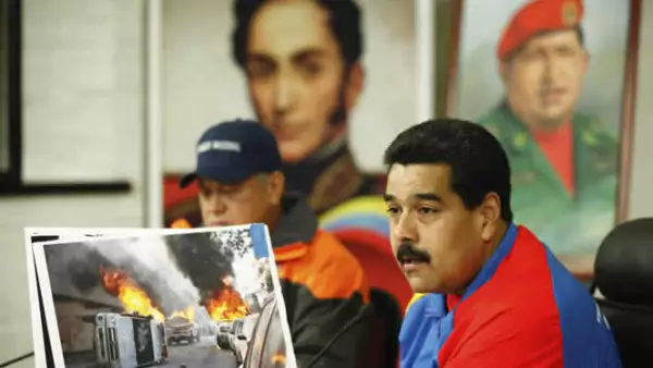 El Gobierno de Nicolás Maduro acusa a tres diplomáticos estadounidenses de financiar las protestas que han estremecido al país.