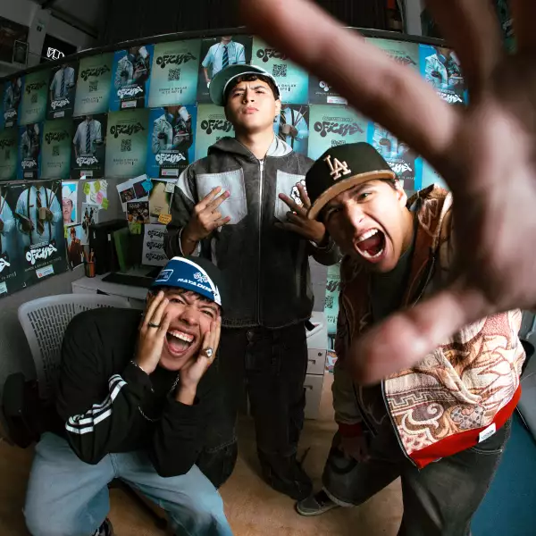 GRABANDO EN LA OFICINA