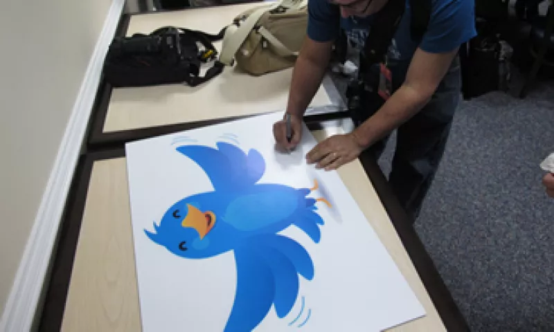 En el último año el servicio privado de micromensajería ha hecho de la integración de Twitter y la televisión una parte central de su estrategia. (Foto: AP)