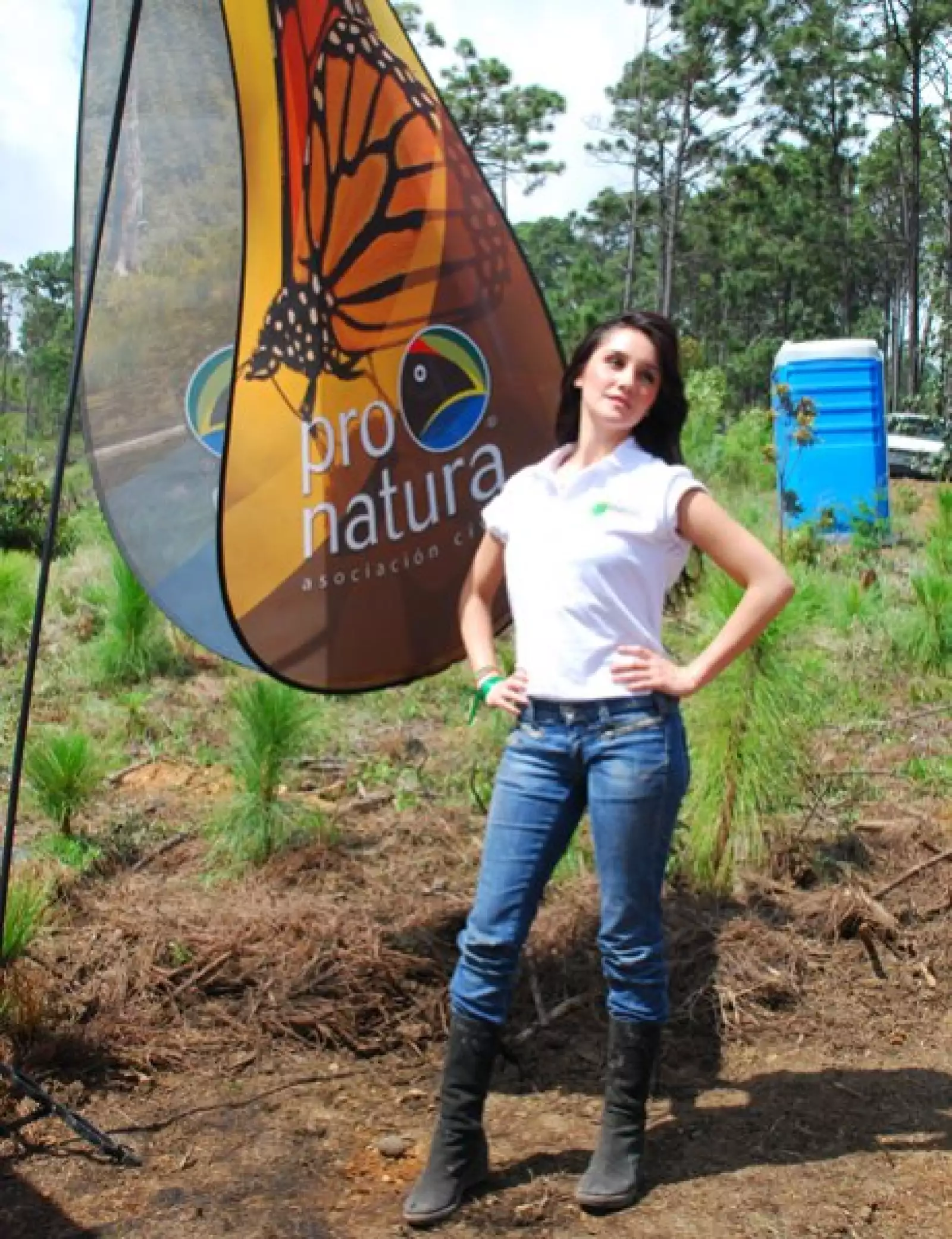 Dulce, con color de cabello nuevo, posó para Pronatura.