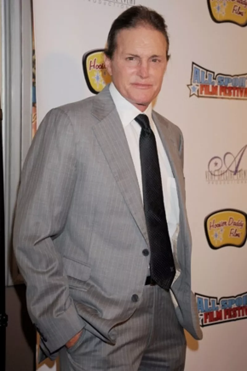 El sitio TMZ aseguró que el ex deportista de 64 años dejaría el show familiar para "reinventarse", pero es su aún esposa quien asegura que él continúa grabando.