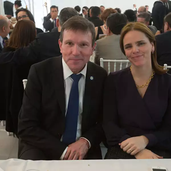 Carlos Catañon,Sara Guzmán