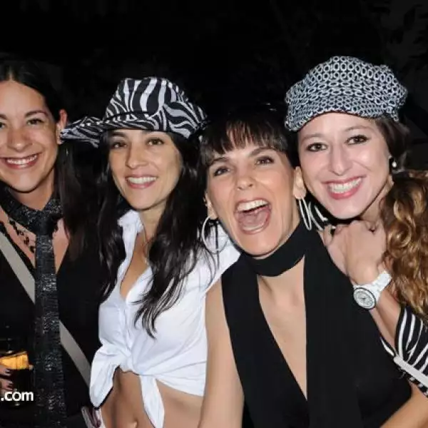 Cumple en blanco y negro