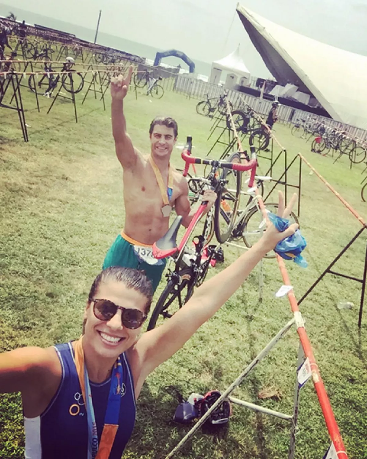 Andrea y Alex en el Triatlón Olímpico de Acapulco, recorriendo sus kilómetros de momentos.