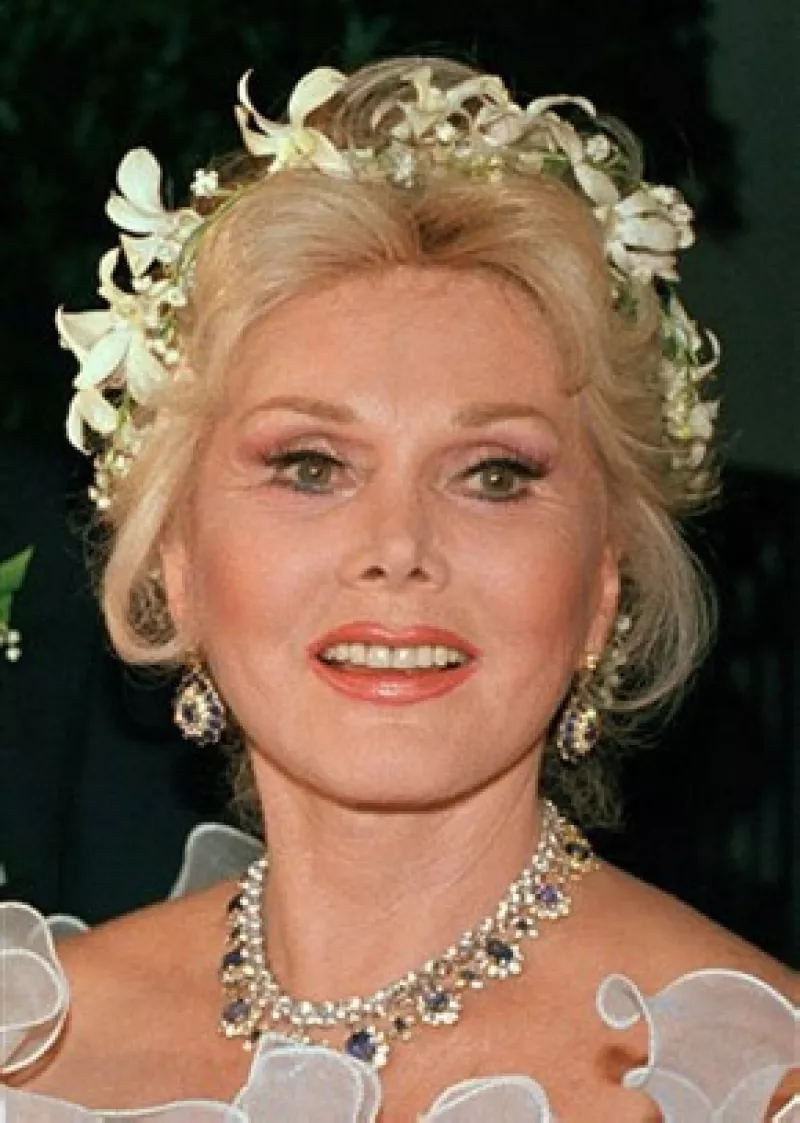 La actriz fue sometida a una intervención quirúrgica ayer, por lo que ahora muestra signo favorables de recuperación.