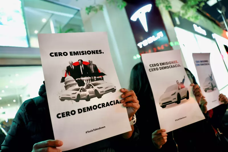 Los boicots a Tesla llegan a México mientras Musk busca reducir su exposición