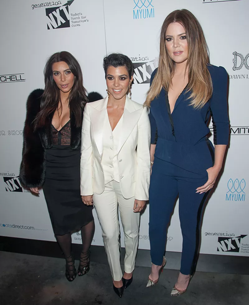Las hermanas se enfrentan a una denuncia por incumplir el contrato que mantenían con la empresa que financió su línea de cosméticos Kardashian Beauty.