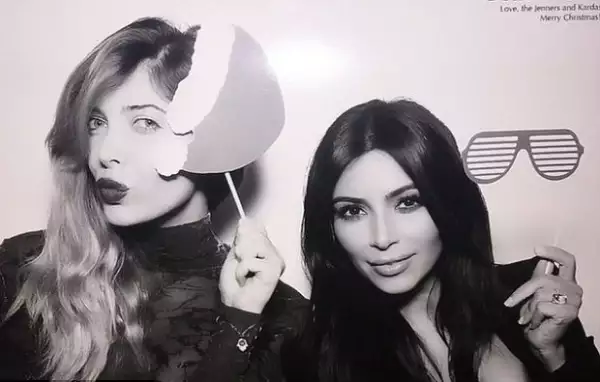 Brittny Gastineau y Kim Kardashian también se tomaron la respectiva foto del recuerdo en el photo booth.